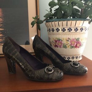 Brown croc design shoes size 8